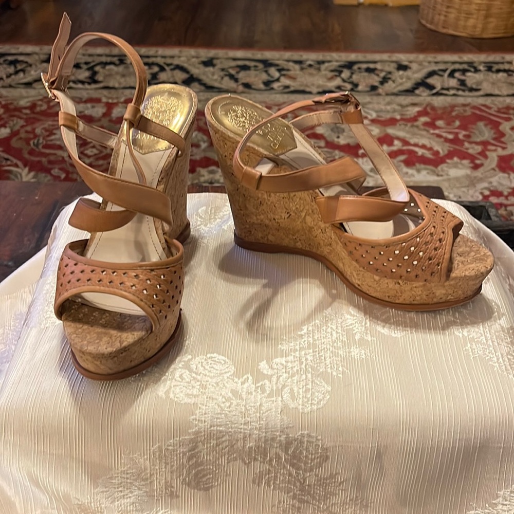 Vince camuto tan leather perforated platform cork wedges sz. 9
